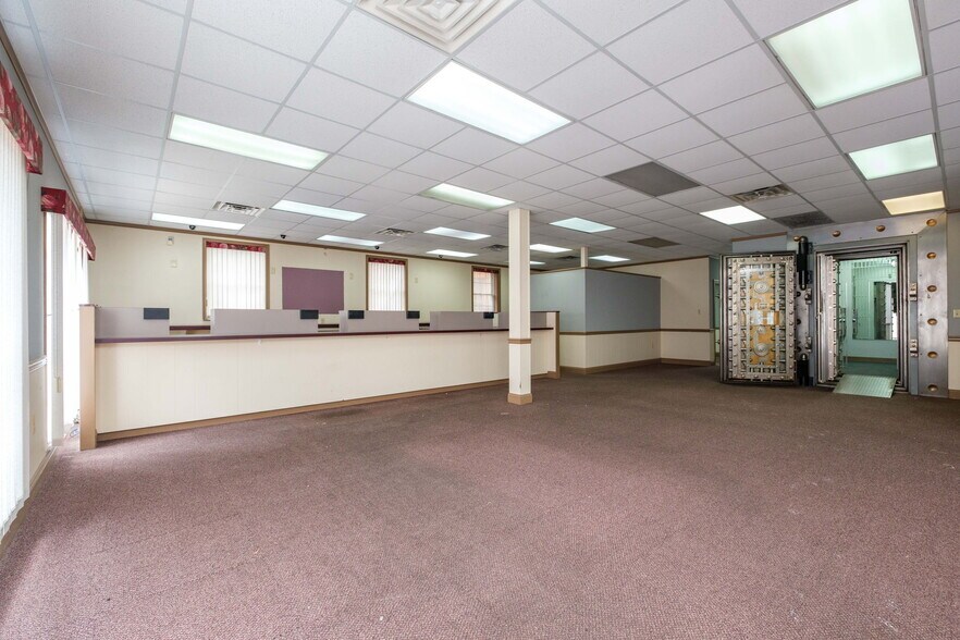 More Photos Of 120 S Main St, Edinburg General Retail For Sale
