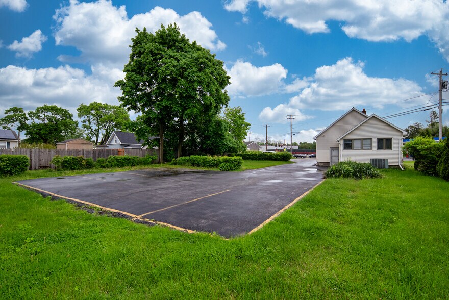 More Photos Of 1221 Altamont Ave, Schenectady Office For Sale