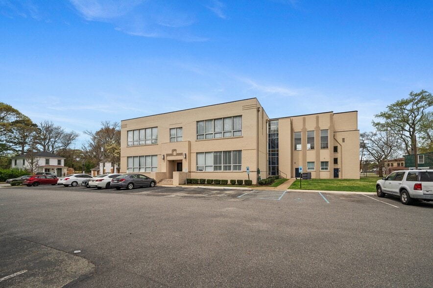 More Photos Of 200 Claremont Ave, Hampton Apartments For Sale