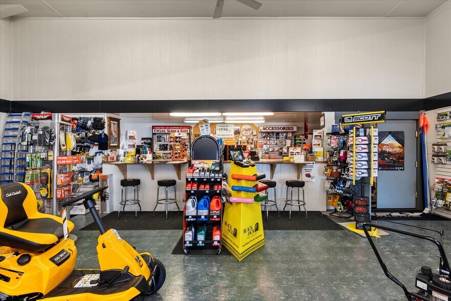 More Photos Of 5 Demick Ln, Salmon Auto Repair For Sale