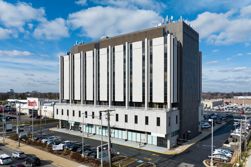 More Photos Of 7222 W Cermak Rd, North Riverside Office For Lease