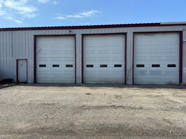 More Photos Of 909 Rohlwing Rd, Rolling Meadows Light Distribution For Lease