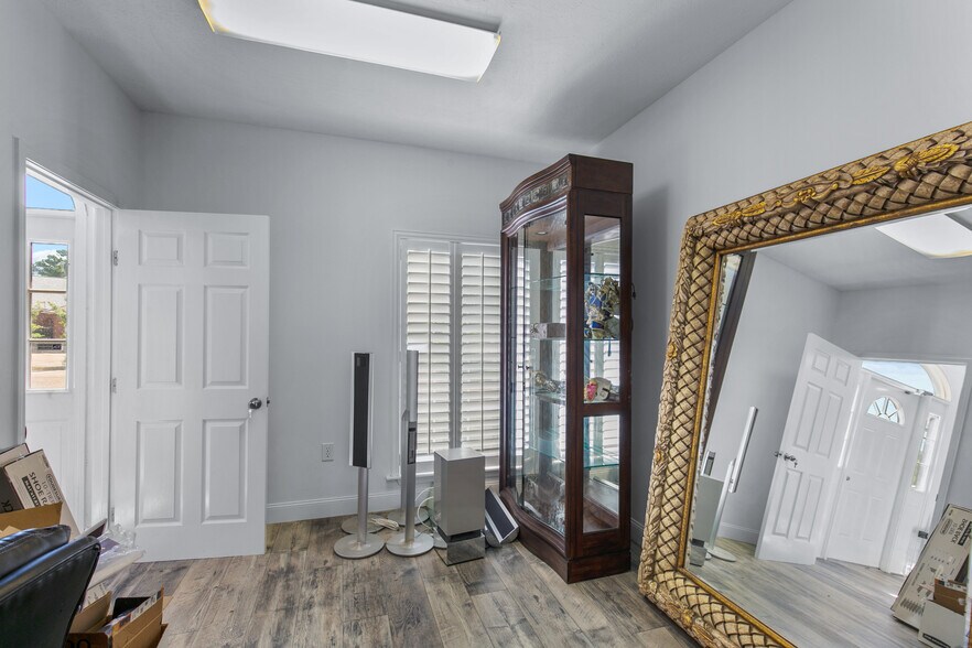 More Photos Of 407 Orchard Park, Ridgeland Office Residential For Sale