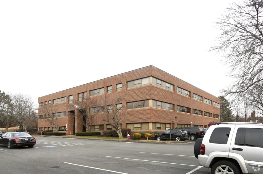 More Photos Of 2 Main St, Stoneham Office For Lease