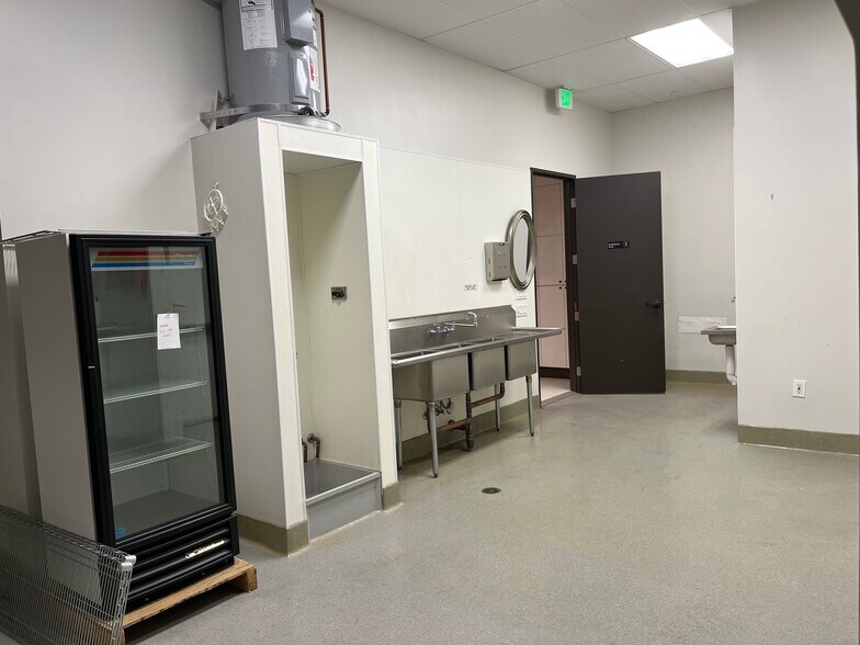 More Photos Of 21712 Hawthorne Blvd, Torrance General Retail For Lease