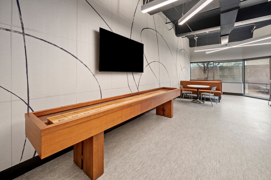 More Photos Of 8000 IH-10 W, San Antonio Unknown For Lease
