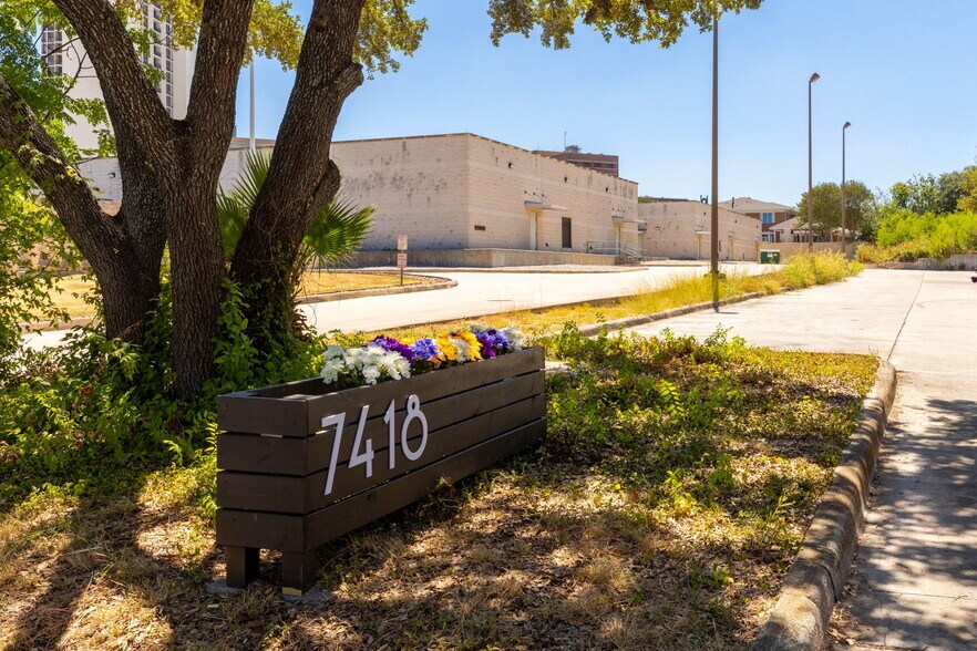 More Photos Of 7418 John Smith, San Antonio Loft Creative Space For Lease