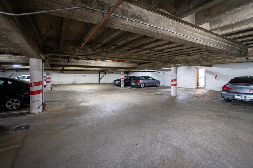 More Photos Of 720 S Plymouth Blvd, Los Angeles Apartments For Sale