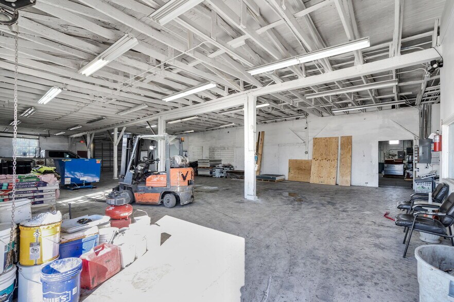 More Photos Of 921 N 21st Ave, Hollywood Service For Lease