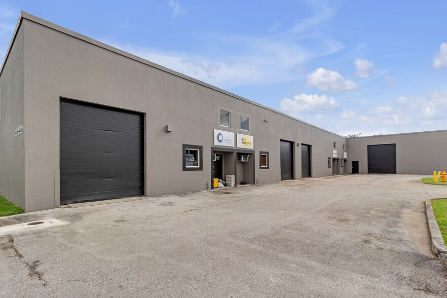 More Photos Of 14000-14048 SW 140th St, Miami Warehouse For Lease