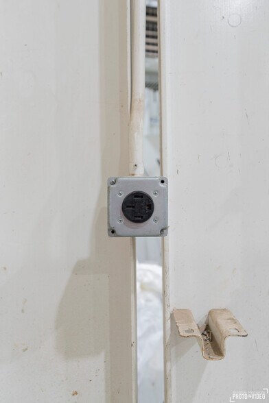 More Photos Of 612 Sinclair St, Gillette Industrial For Sale