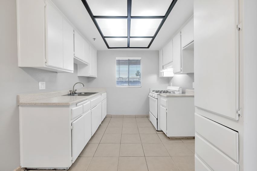 More Photos Of 710 W Washington Ave, Santa Ana Apartments For Sale