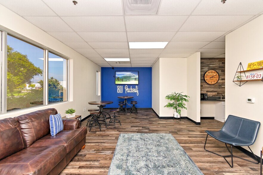 More Photos Of 317 W Tullock St, Rialto Warehouse For Sale