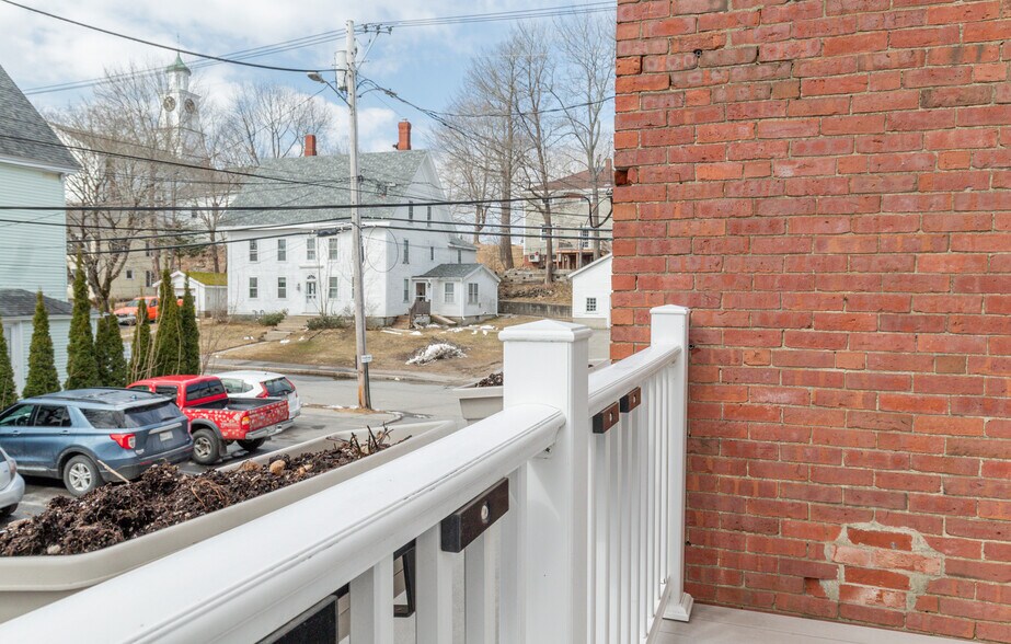 More Photos Of 72 Main St, Wiscasset Storefront Retail Residential For Sale