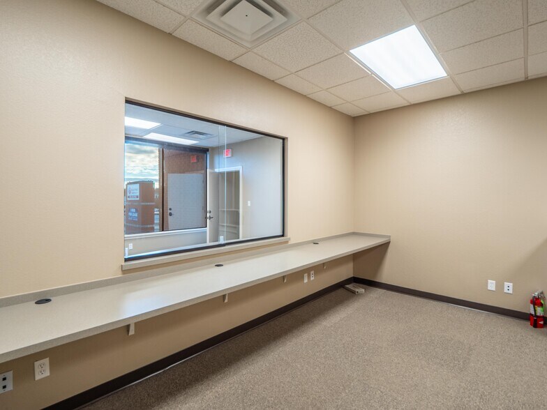 More Photos Of 721 S George Nigh Expy, Mcalester Office For Sale