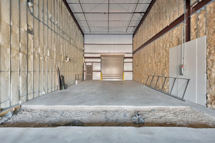 More Photos Of 24527 Gosling Rd, Spring Flex For Lease