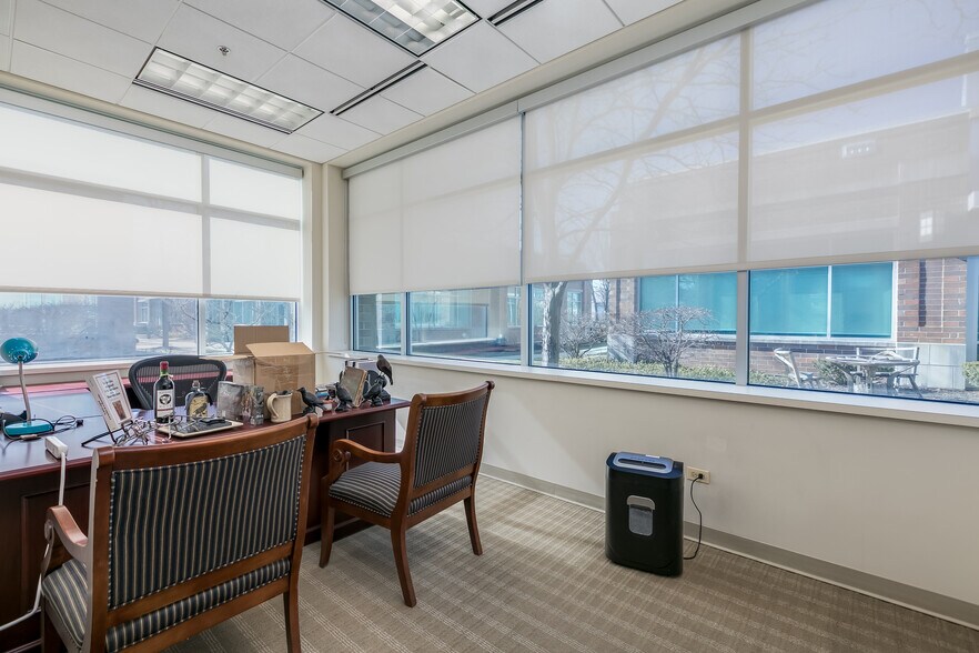 More Photos Of 2624 Patriot Blvd, Glenview Office For Sale