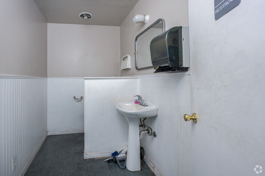 More Photos Of 1980 Kusel Rd, Oroville Manufacturing For Lease