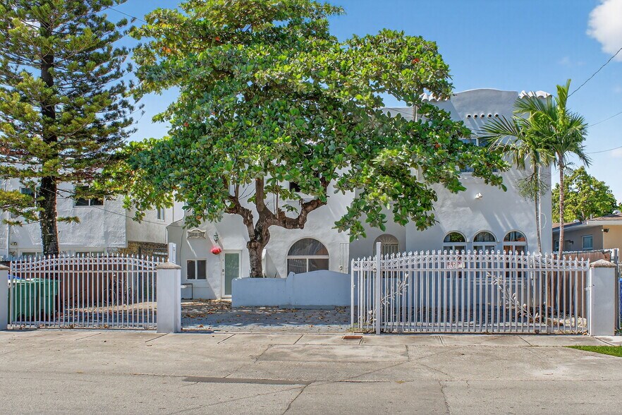 Primary Photo Of 1680 NW 22nd Ct, Miami Multifamily For Sale