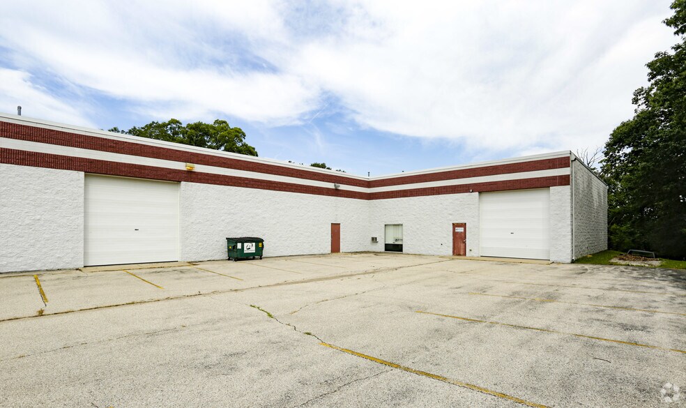More Photos Of 3833 Kettle Ct E, Delafield General Retail For Lease