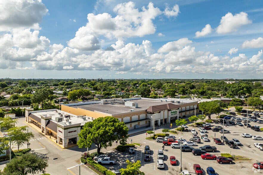 More Photos Of 1615-1661 N Hiatus Rd, Pembroke Pines Storefront For Lease