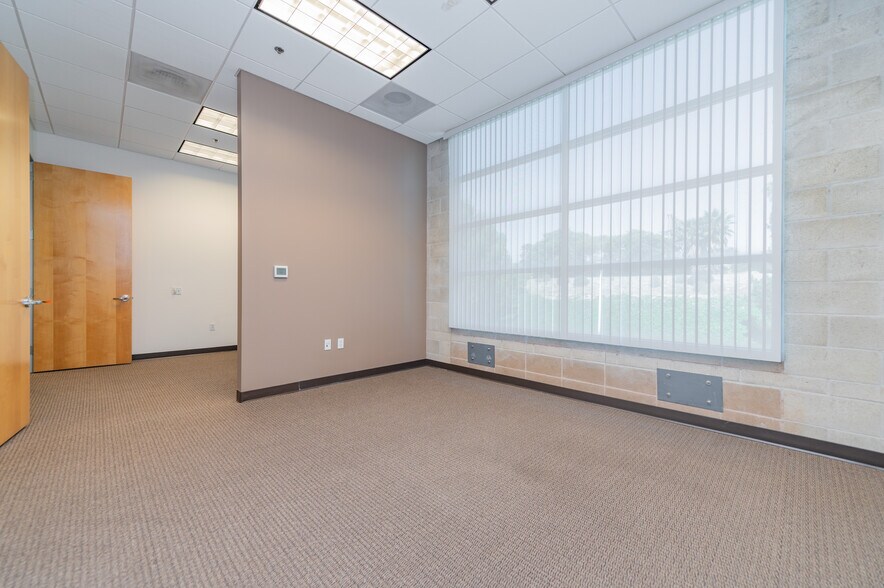 More Photos Of 8925 Research Dr, Irvine Office For Sale