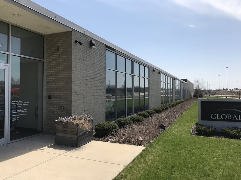 More Photos Of 101 Tower Dr, Burr Ridge Manufacturing For Sale