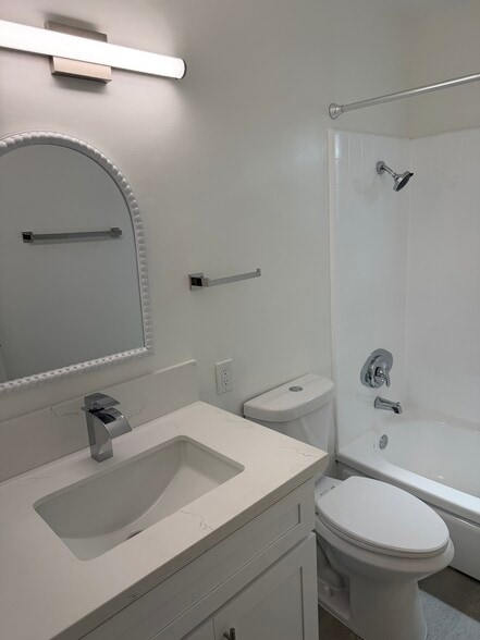 More Photos Of 6060 Cadillac Ave, Los Angeles Multifamily For Sale