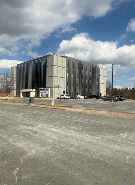 More Photos Of 2125 Heights Dr, Eau Claire Medical For Lease