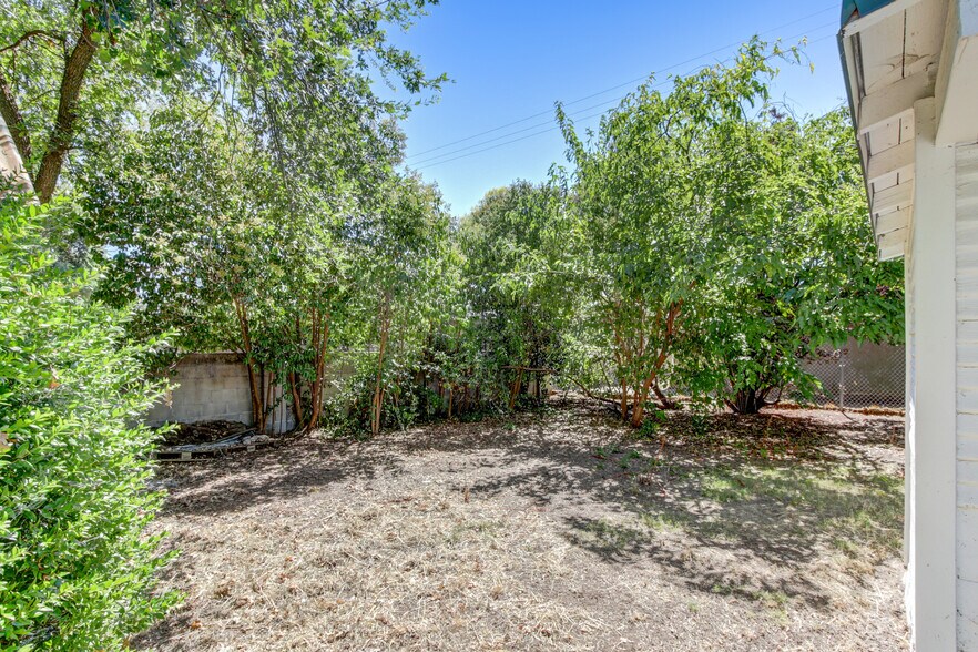 More Photos Of 4833 College Oak Dr, Sacramento Multifamily For Sale