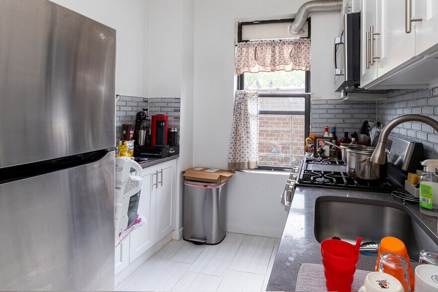 More Photos Of 3545 Crescent St, Astoria Apartments For Sale