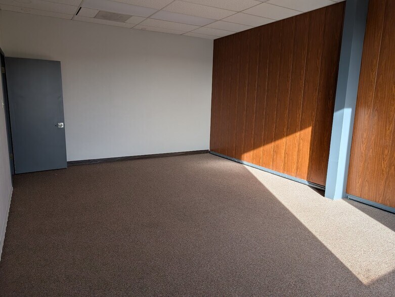 More Photos Of 118 S Parkmont, Butte Light Manufacturing For Lease