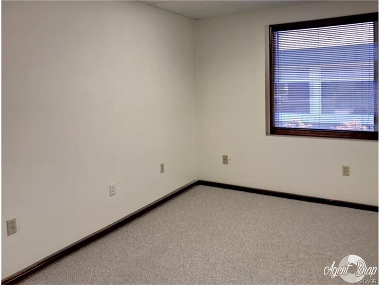 More Photos Of 838 Walker Sq, Dover Office For Sale