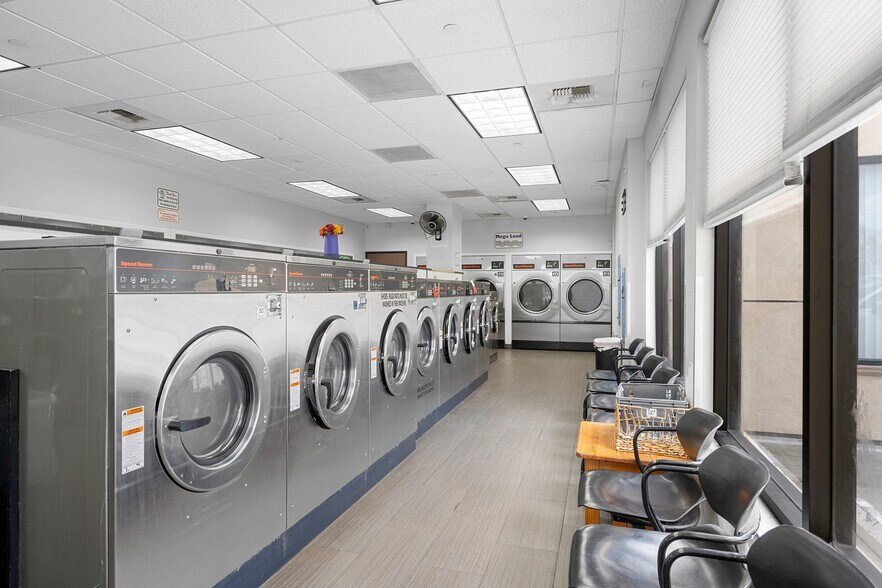 More Photos Of 6914 Foothill Blvd, Tujunga Freestanding For Sale