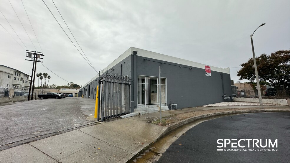 Primary Photo Of 7631 Alabama Ave, Canoga Park Warehouse For Lease