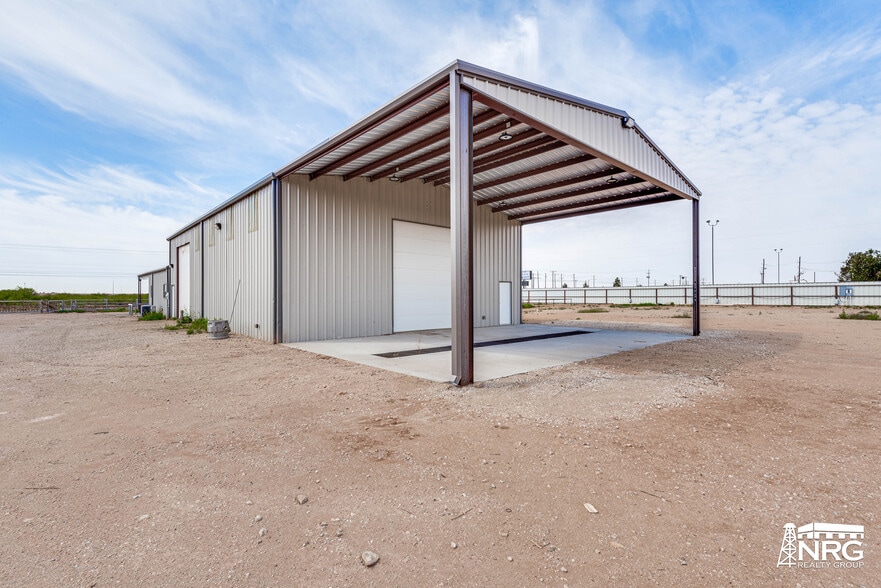 More Photos Of 9507 FM 307, Midland Distribution For Lease