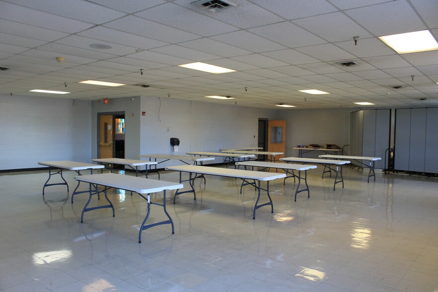 More Photos Of 401 W Poplar St, Elizabethtown Religious Facility For Sale