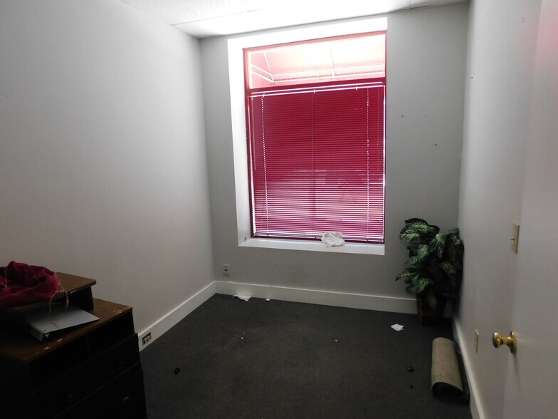More Photos Of 120 E Pine St, Lakeland Office For Lease