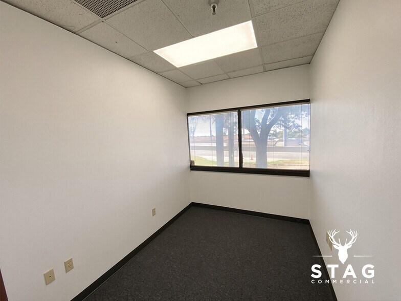More Photos Of 3901 Airport Fwy, Bedford Office For Lease