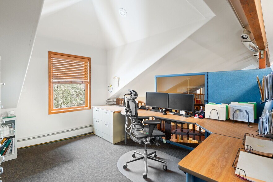 More Photos Of 1111 Rose St, Georgetown Office For Sale