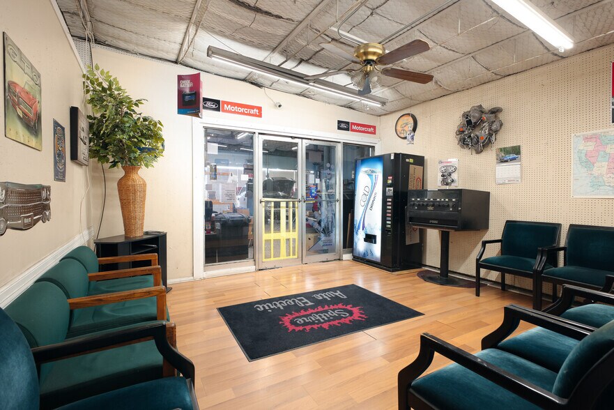 More Photos Of 5220 Interstate Highway 35 S, San Antonio Industrial For Sale