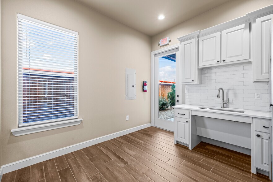 More Photos Of 206 Slide Rd, Lubbock Office For Lease