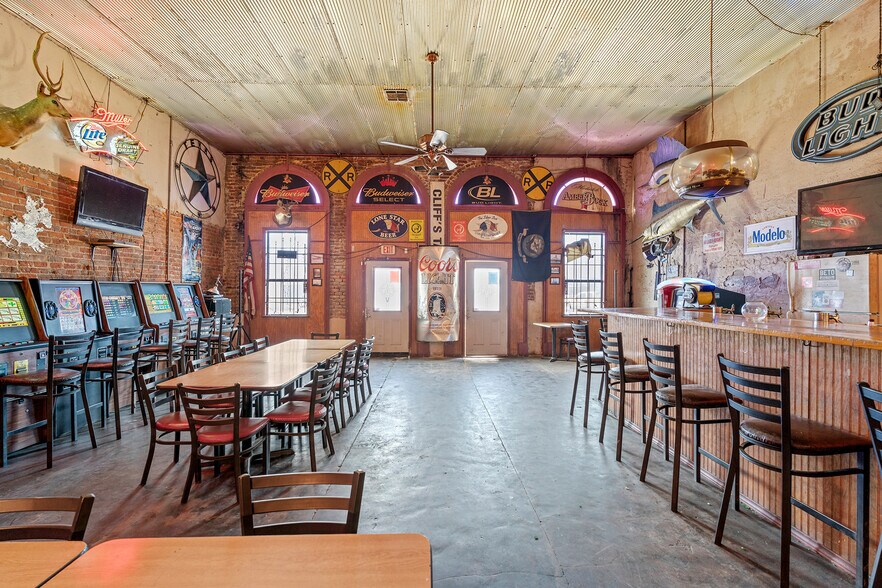 More Photos Of 218 N Main St, Rockdale Storefront For Sale