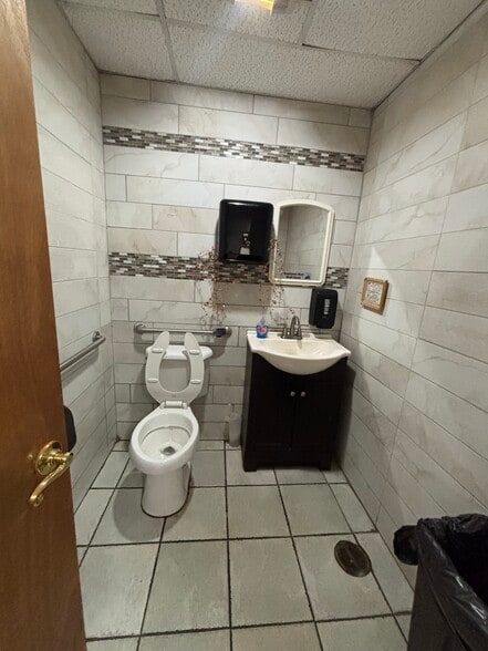 More Photos Of 1814 Mount Hope Chu Rd, Mc Leansville Restaurant For Lease