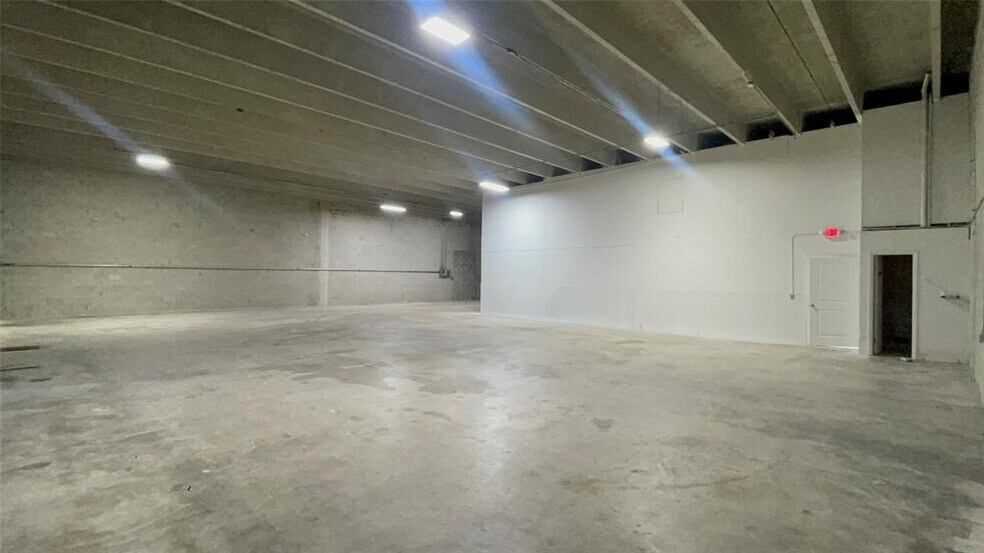 More Photos Of 5220 NW 72nd Ave, Miami Warehouse For Lease