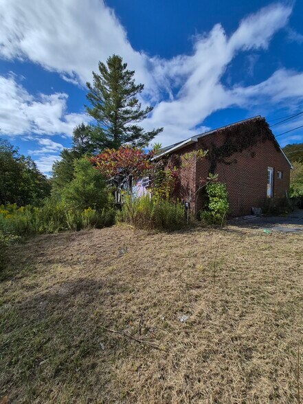 More Photos Of 6718 Midland Trail w, Hines Flex For Sale