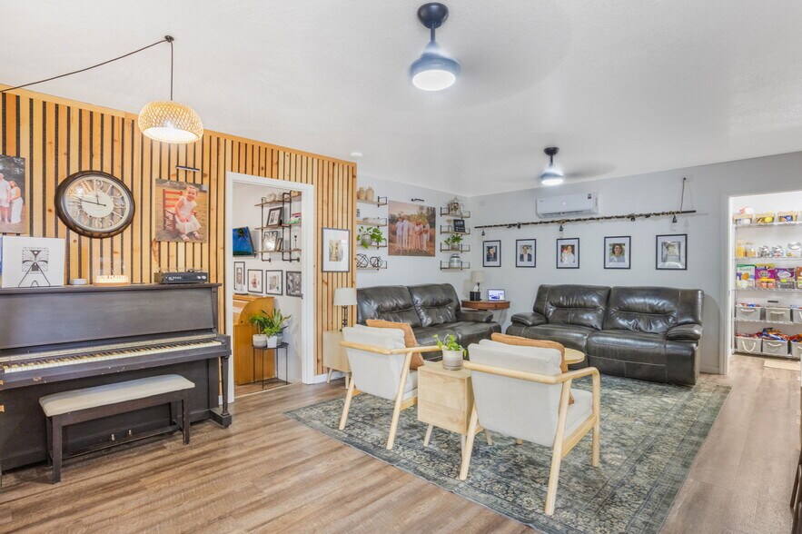 More Photos Of 300 N Dixie Ave, Fruitland Park Self Storage For Sale