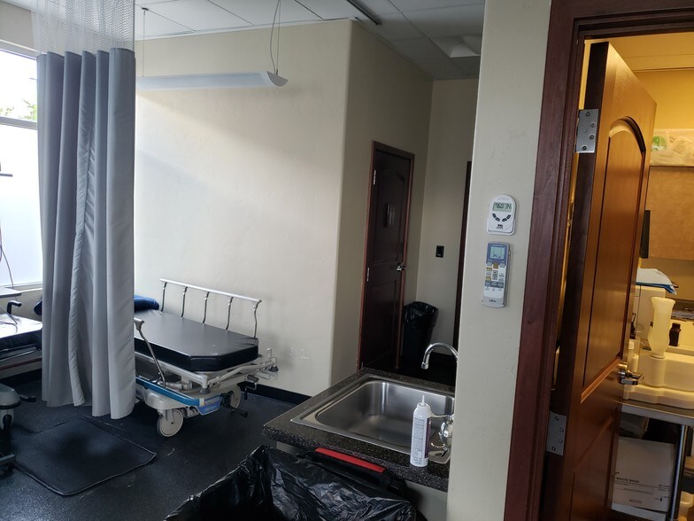 More Photos Of 7525 S Union Park Ave, Sandy Bank For Sale