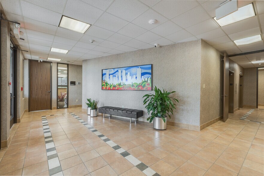 More Photos Of 2001 Beach St, Fort Worth Office For Lease