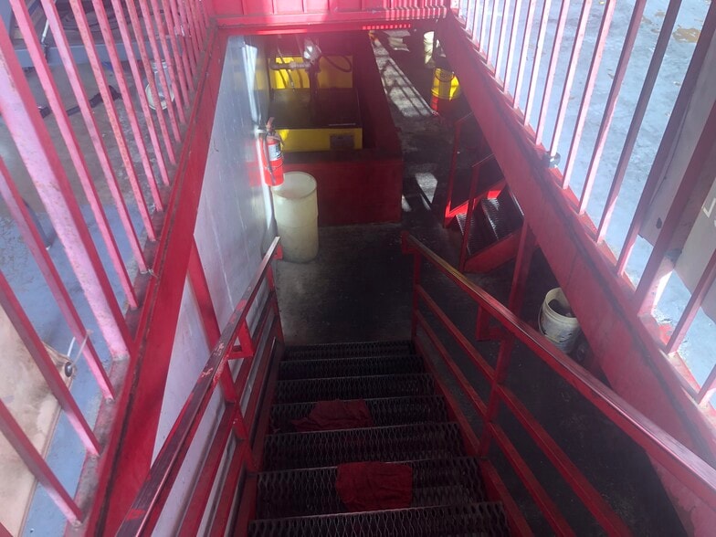 More Photos Of 12250 S Gessner Dr, Houston Auto Repair For Sale